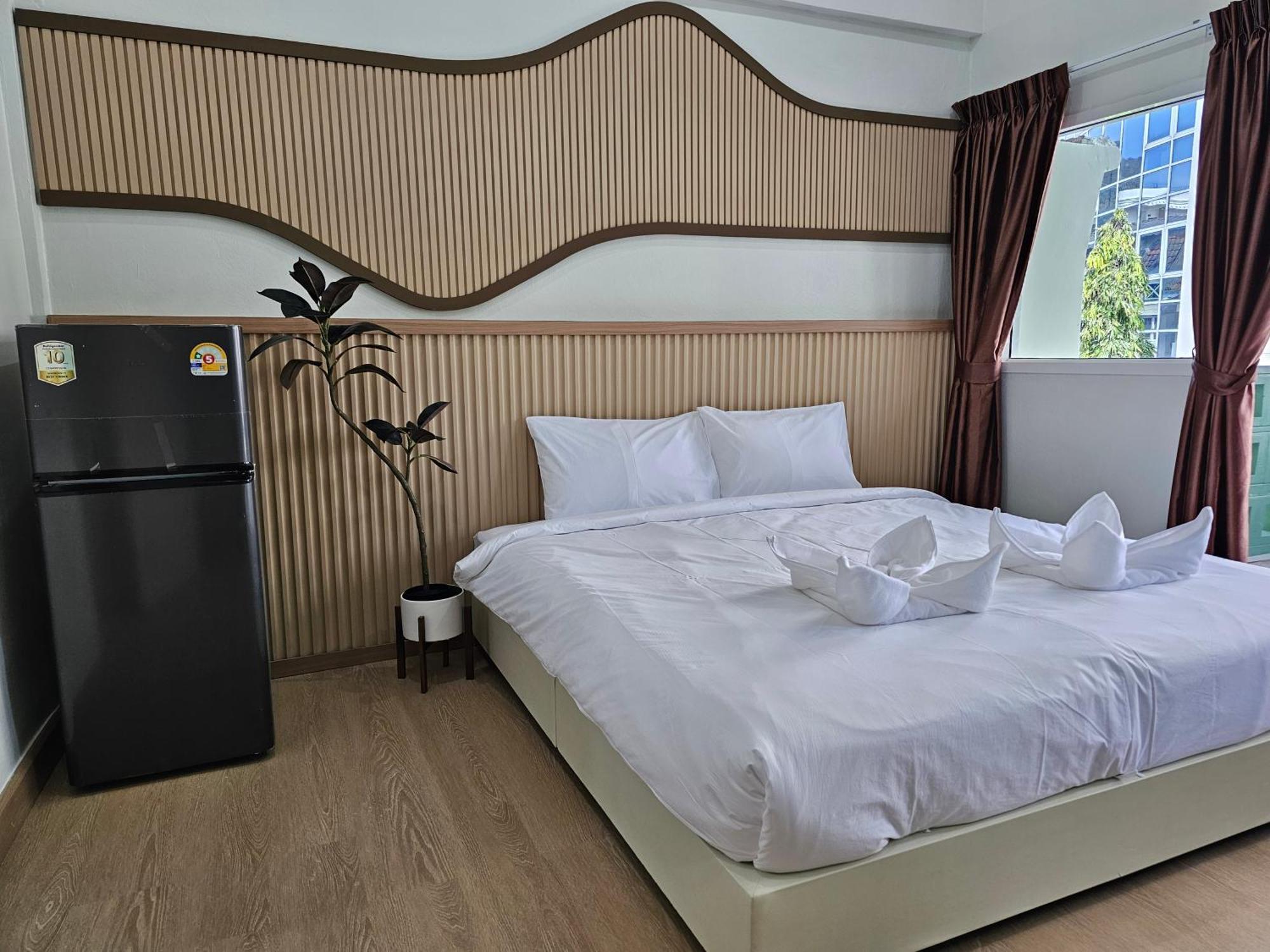 Lub Nai Hostel Patong Exterior photo
