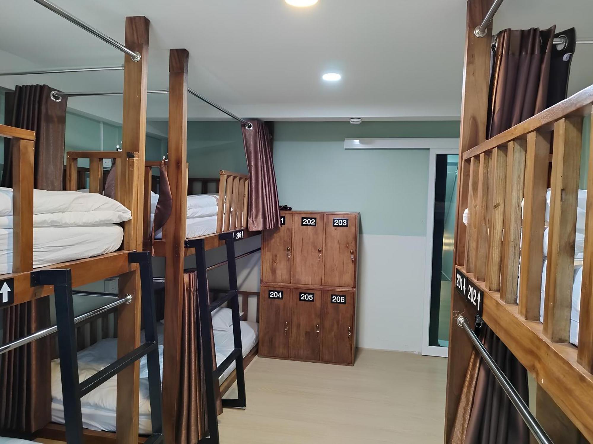 Lub Nai Hostel Patong Exterior photo