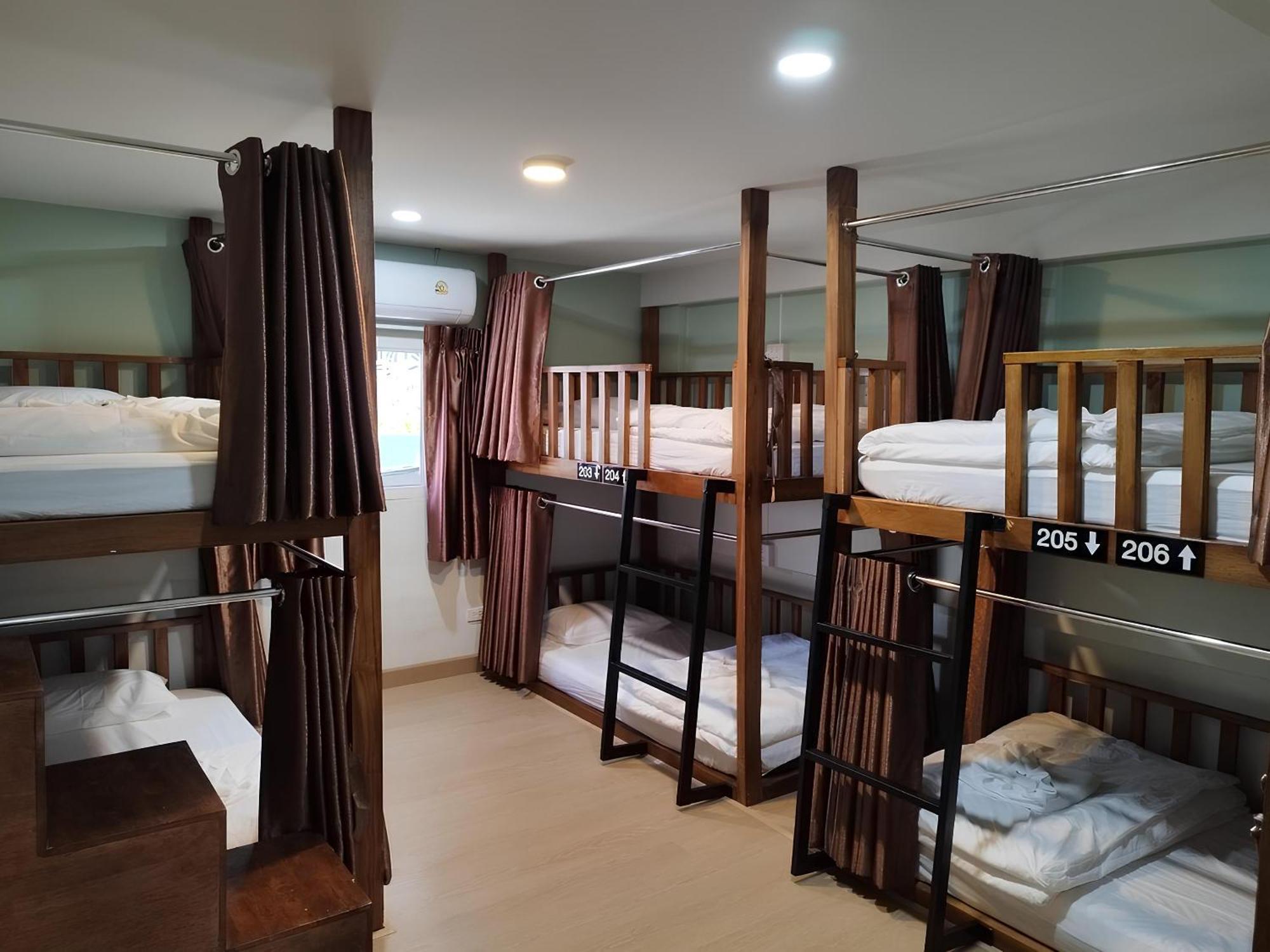 Lub Nai Hostel Patong Exterior photo